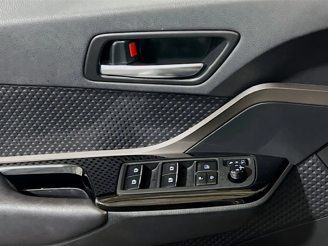 2019 Toyota C-HR XLE - Photo 13