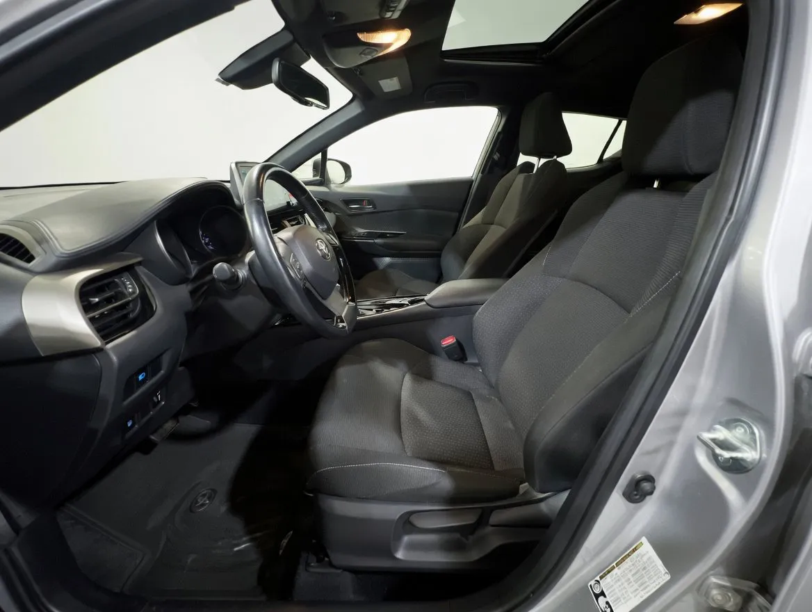 2019 Toyota C-HR XLE - Photo 14