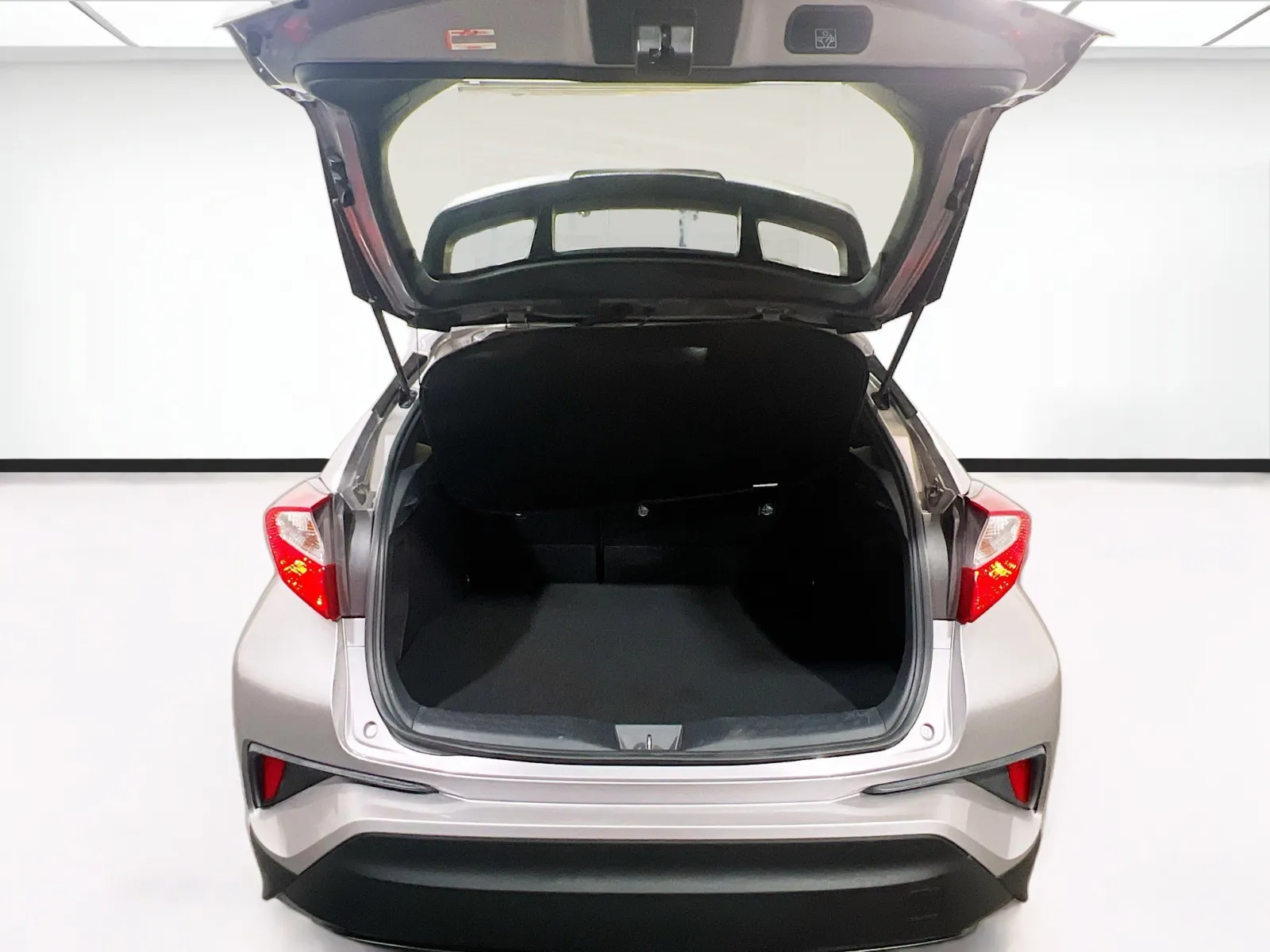 2019 Toyota C-HR XLE - Photo 17
