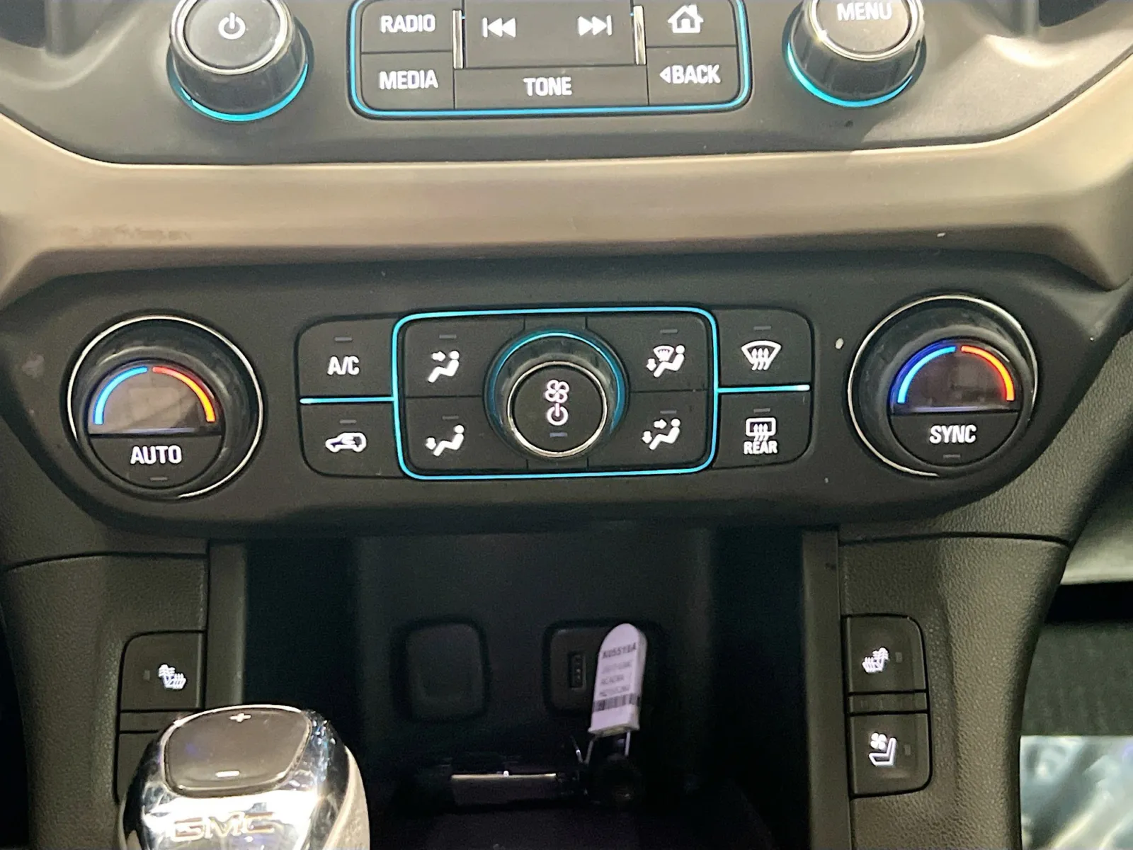 2017 GMC Acadia Denali - Photo 11