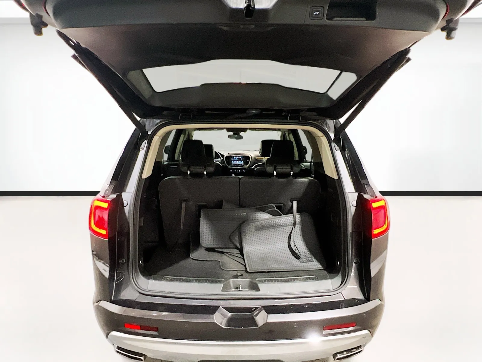 2017 GMC Acadia Denali - Photo 19