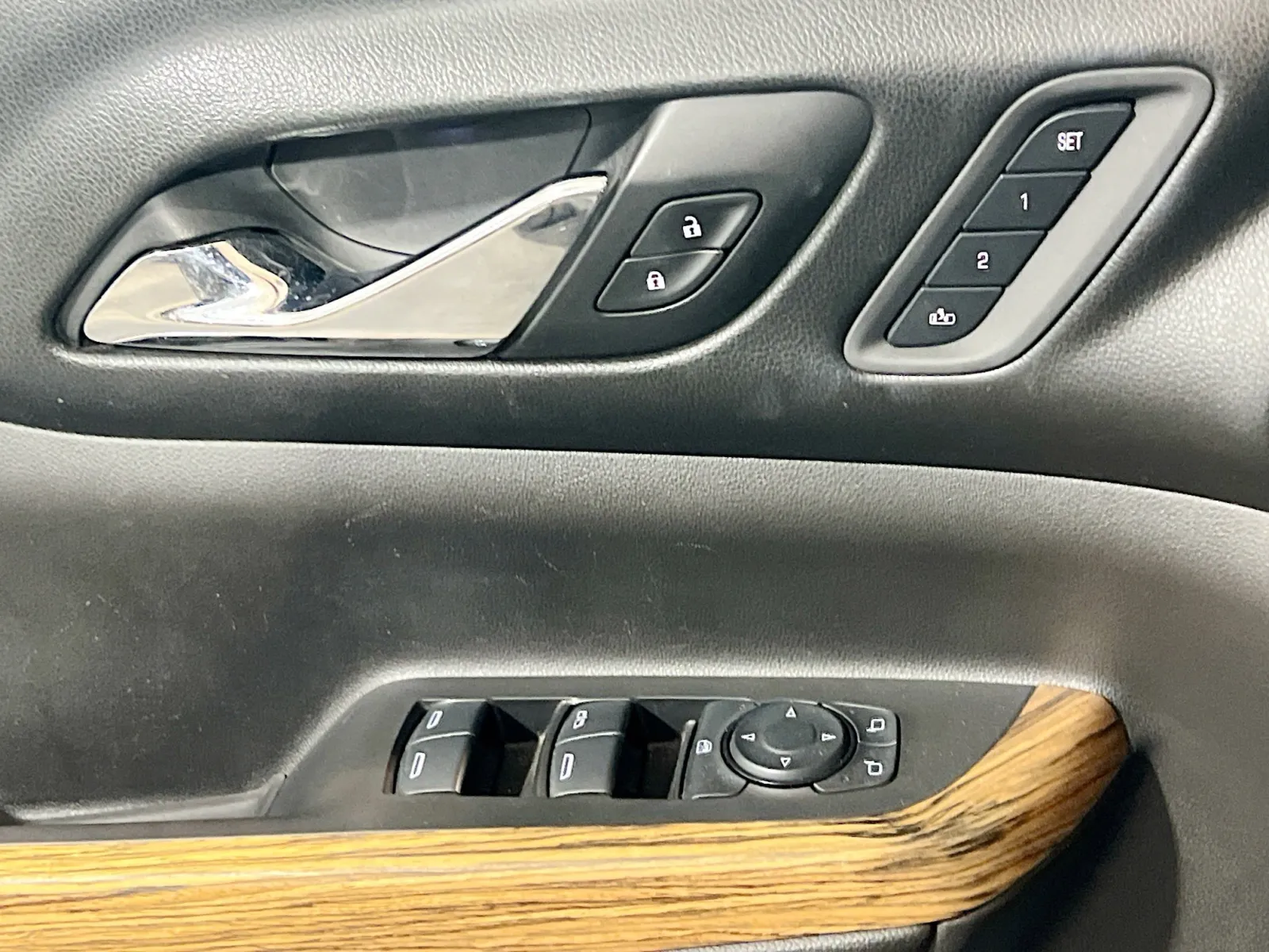 2017 GMC Acadia Denali - Photo 13