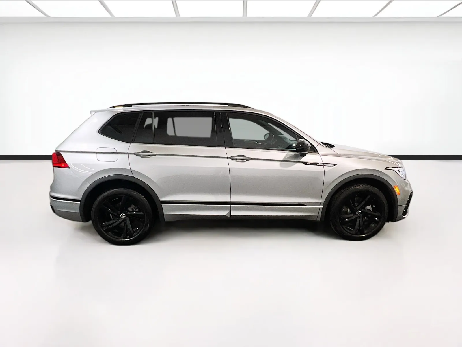 2023 Volkswagen Tiguan SE R-LINE BLACK - Photo 24