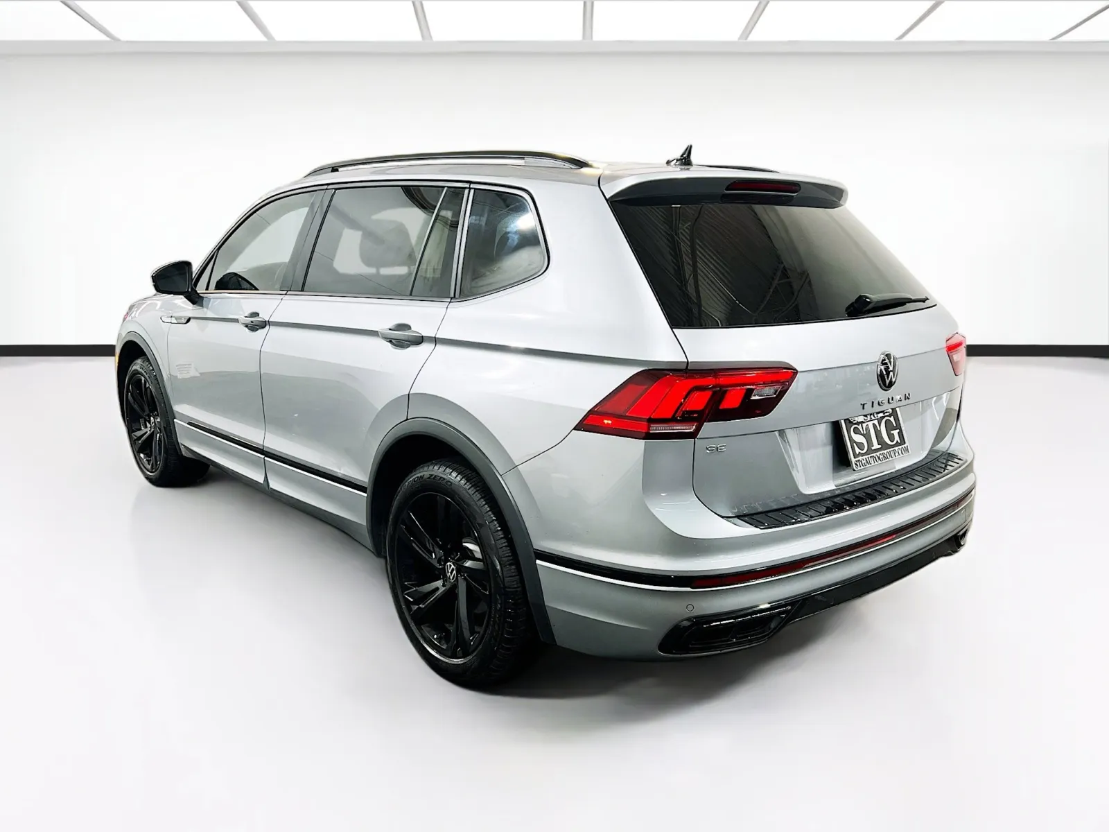 2023 Volkswagen Tiguan SE R-LINE BLACK - Photo 6