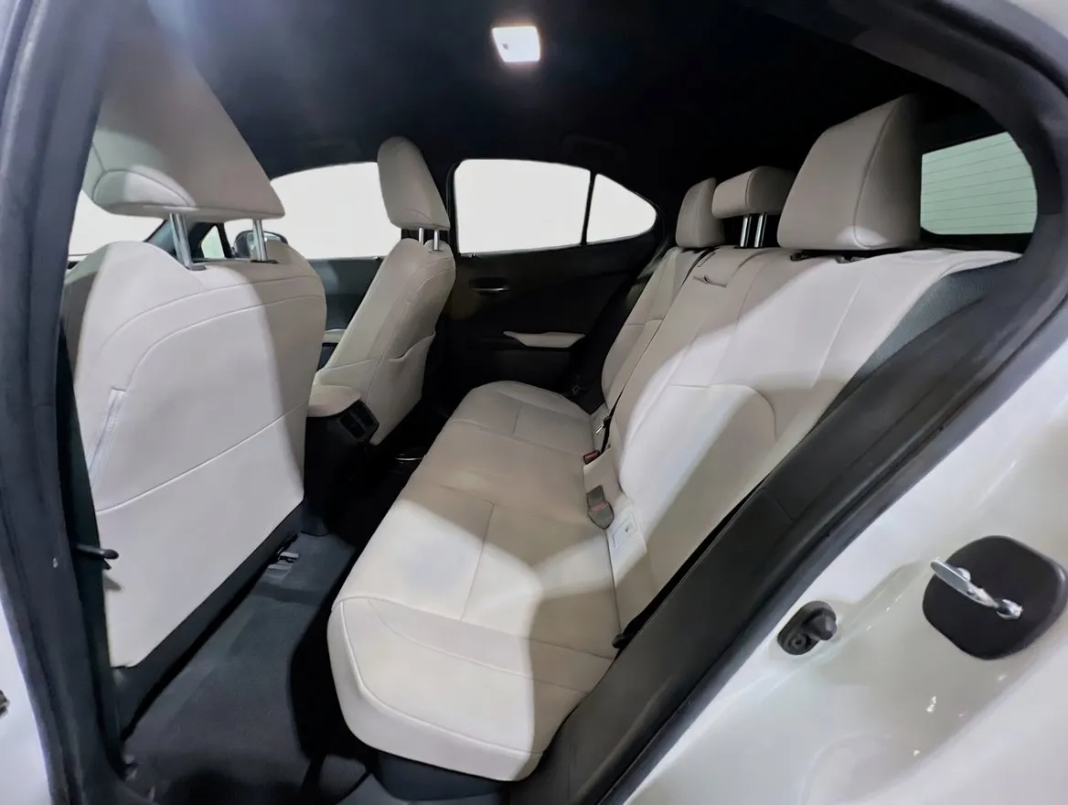 2021 Lexus UX Hybrid 250h - Photo 19