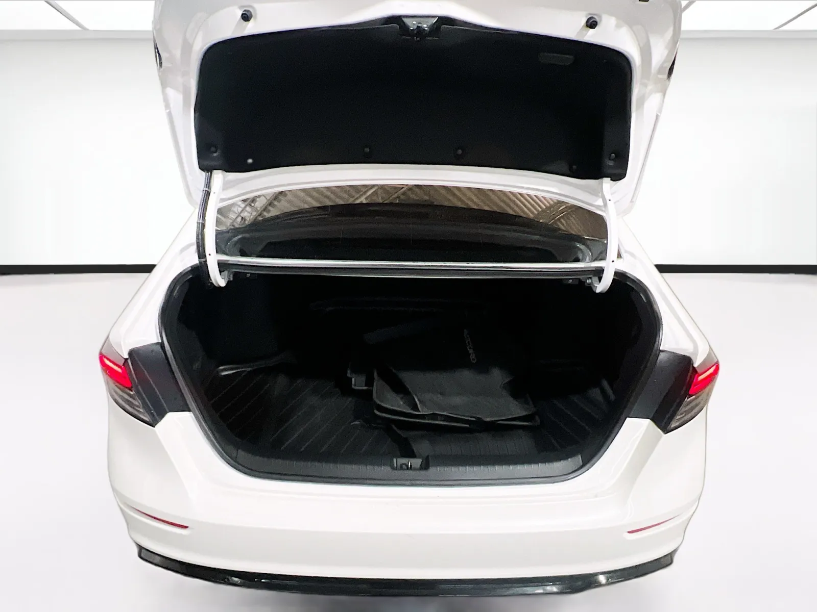 2025 Honda Accord Hybrid Sport-L - Photo 19