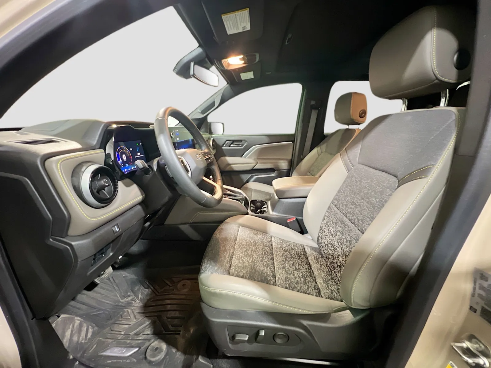 2024 Chevrolet Colorado ZR2 - Photo 15