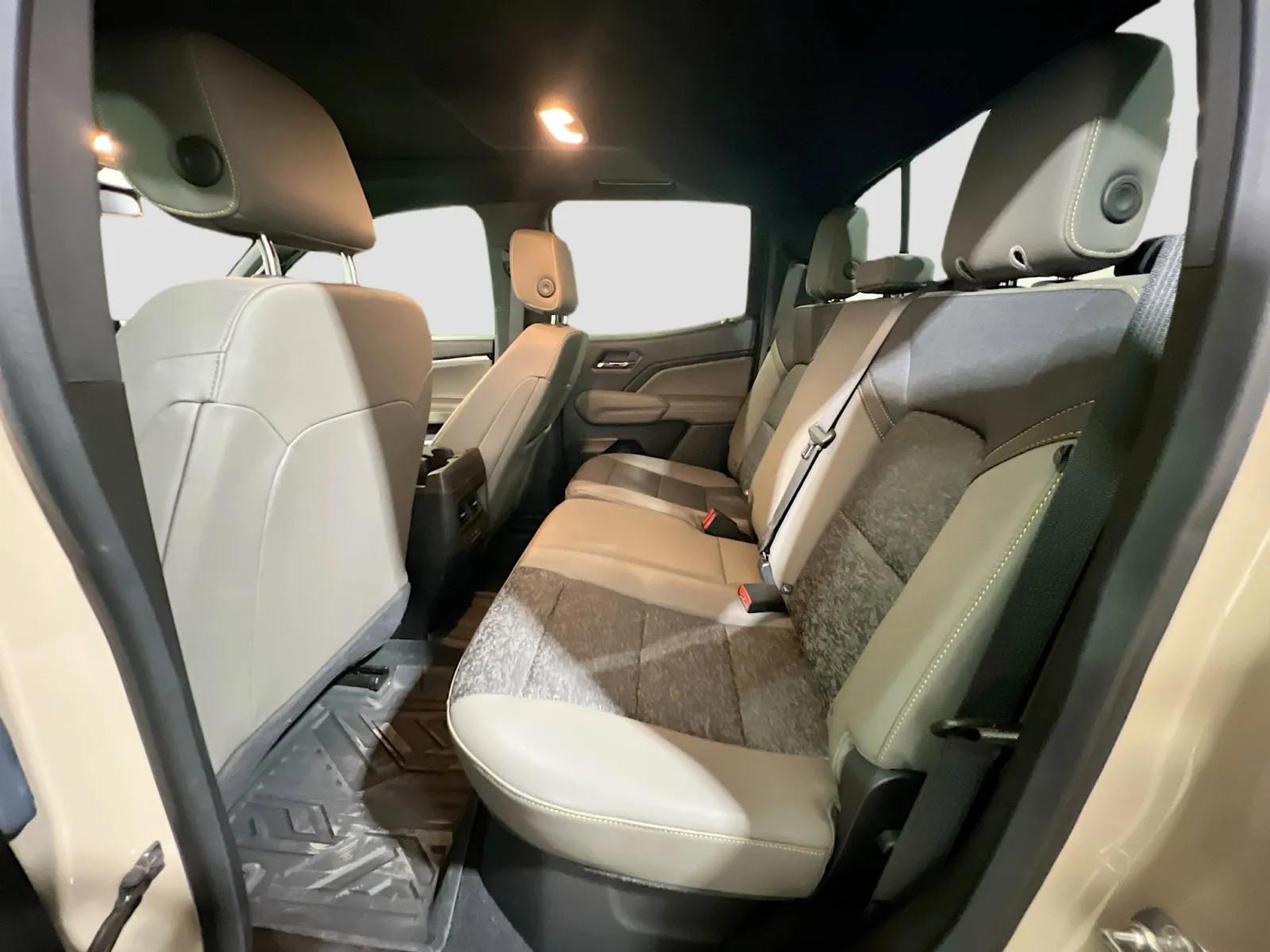 2024 Chevrolet Colorado ZR2 - Photo 18