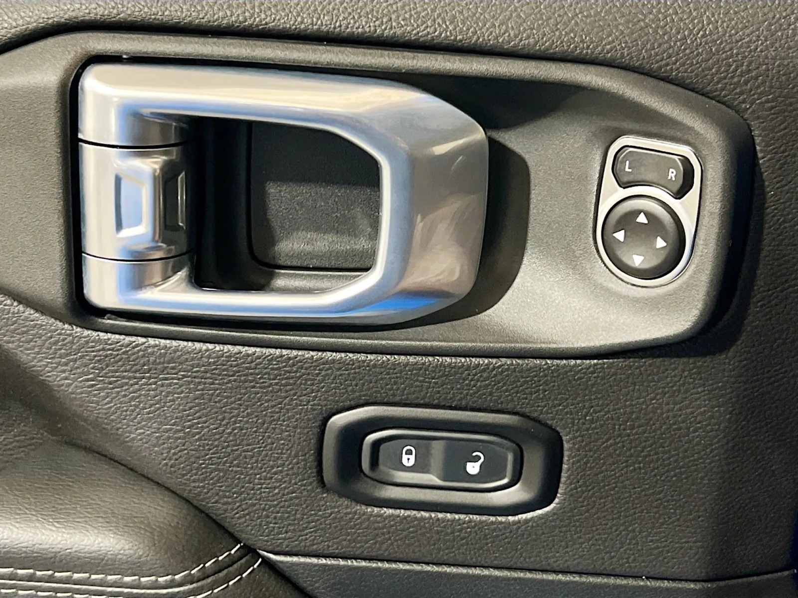 2022 Jeep Wrangler Unlimited Rubicon 4XE - Photo 14