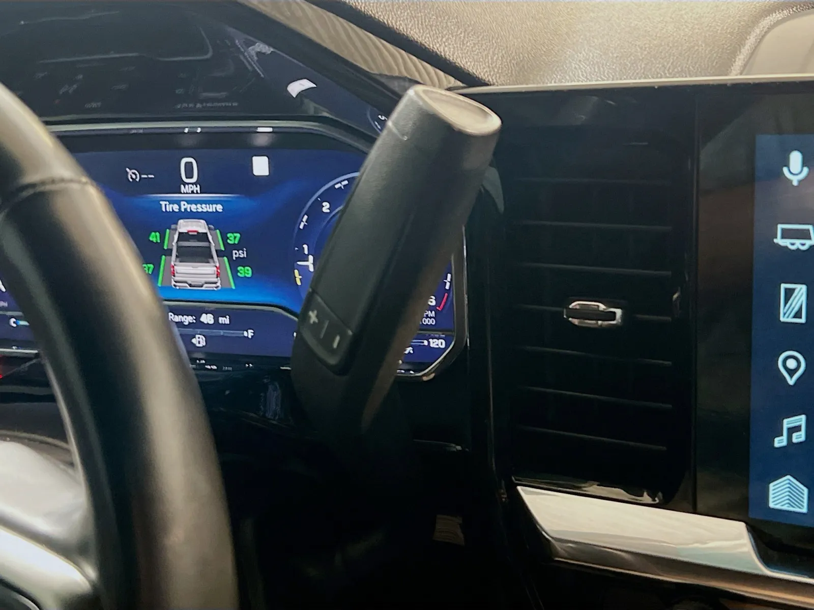 2023 Chevrolet Silverado 1500 LT - Photo 12