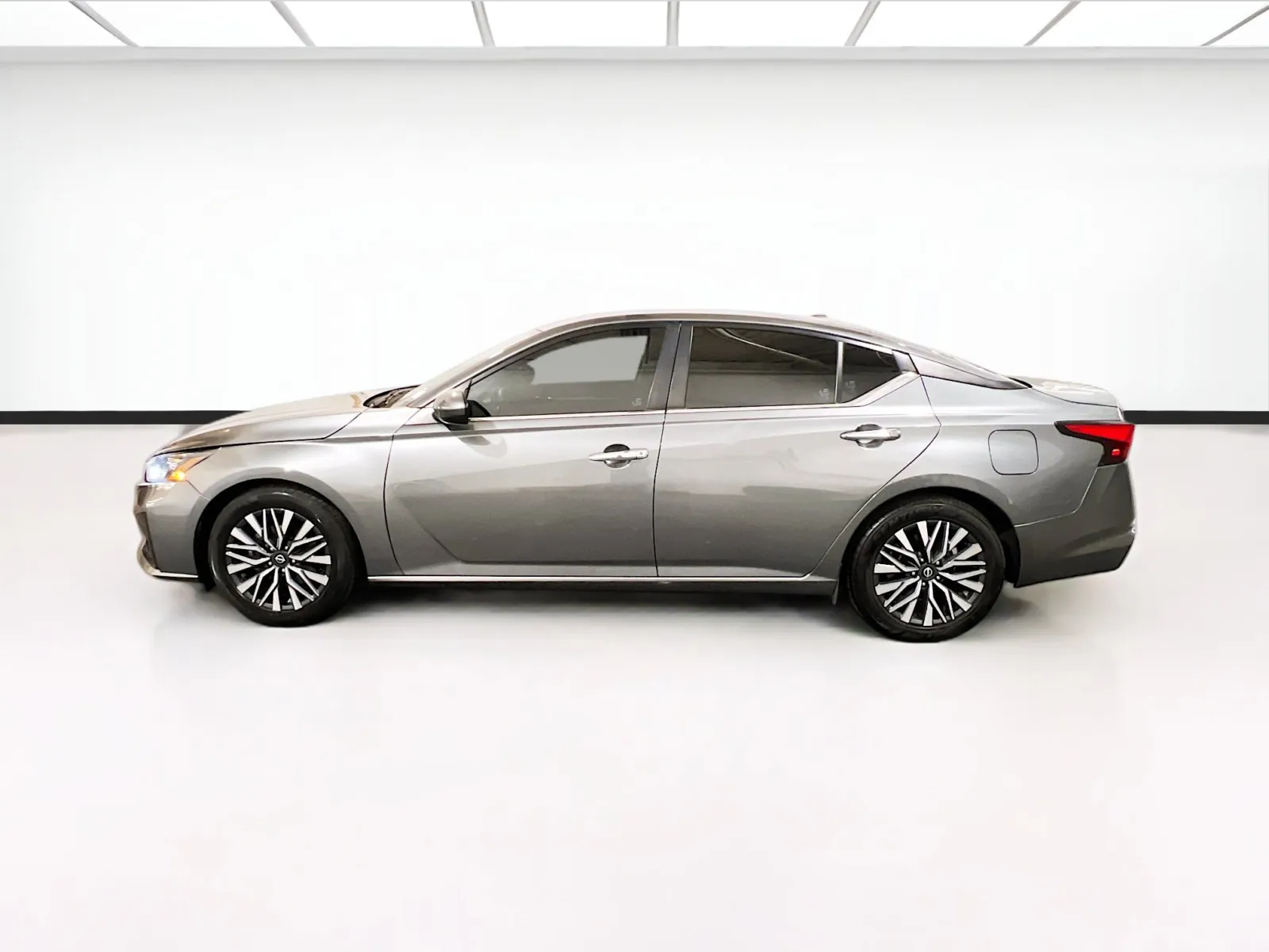 2023 Nissan Altima SV - Photo 21