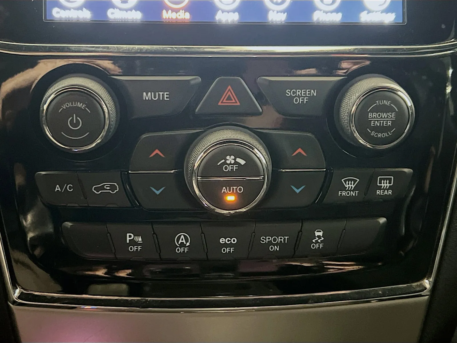 2020 Jeep Grand Cherokee Altitude - Photo 12