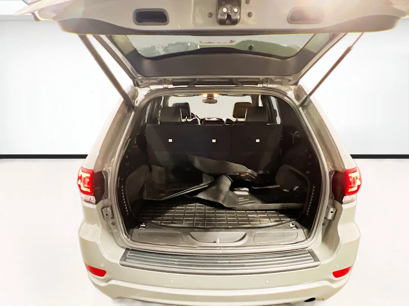 2020 Jeep Grand Cherokee Altitude - Photo 19
