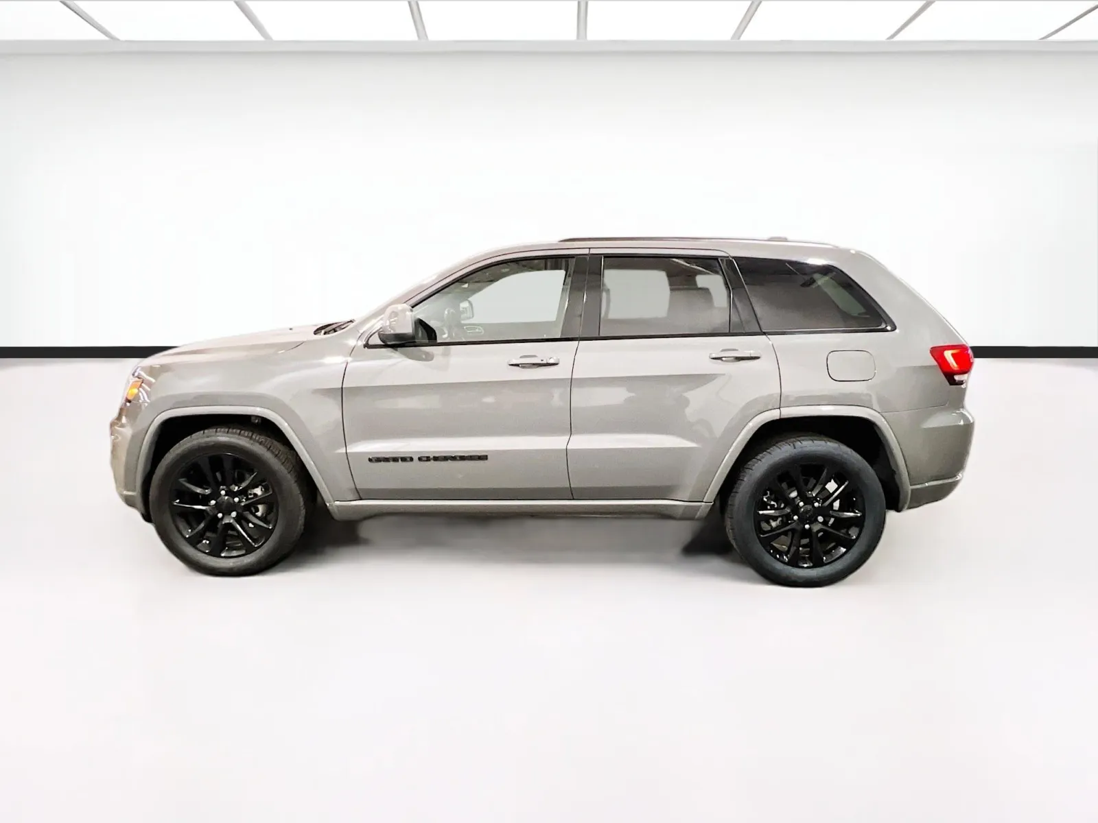 2020 Jeep Grand Cherokee Altitude - Photo 23