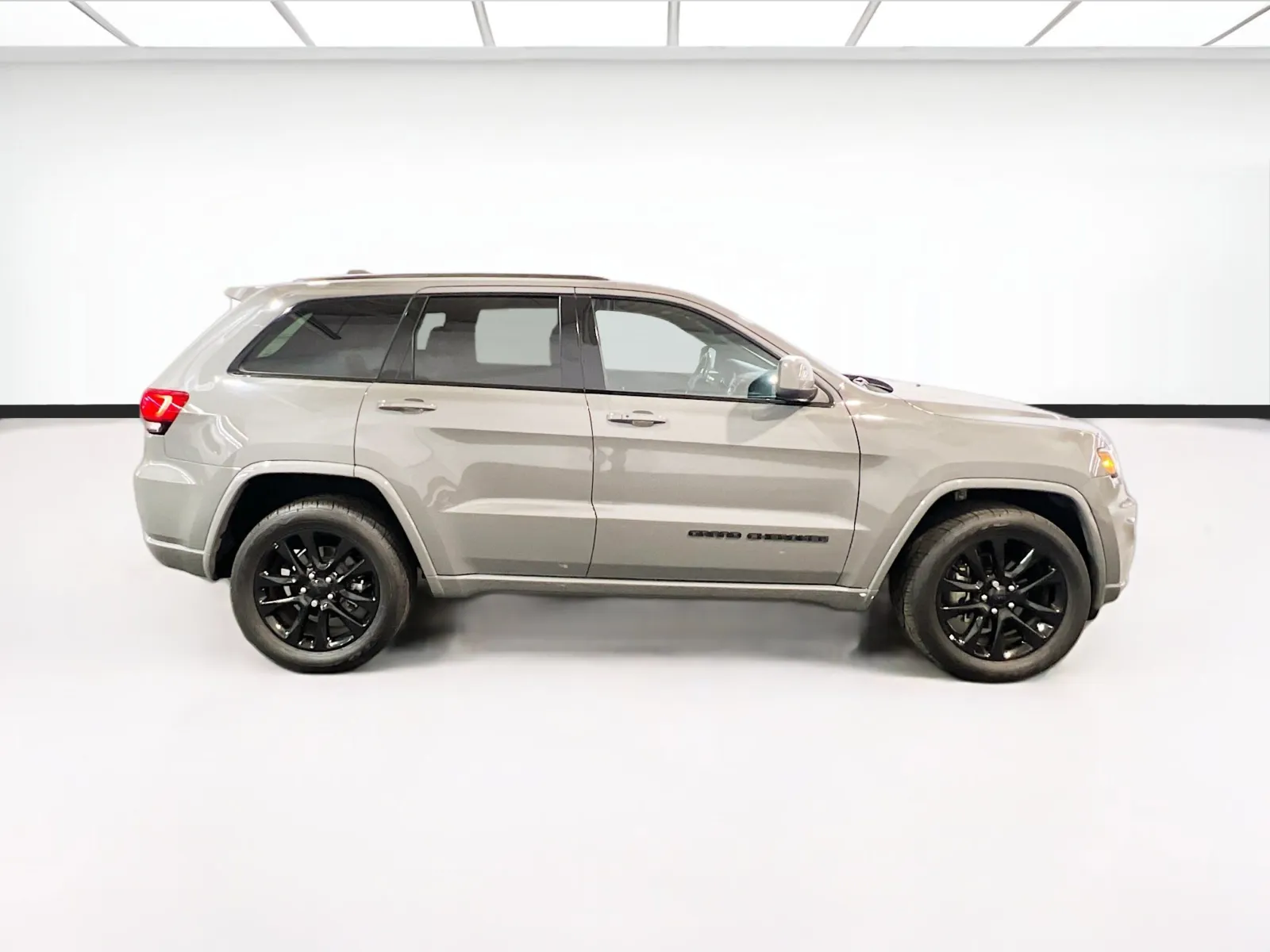 2020 Jeep Grand Cherokee Altitude - Photo 24