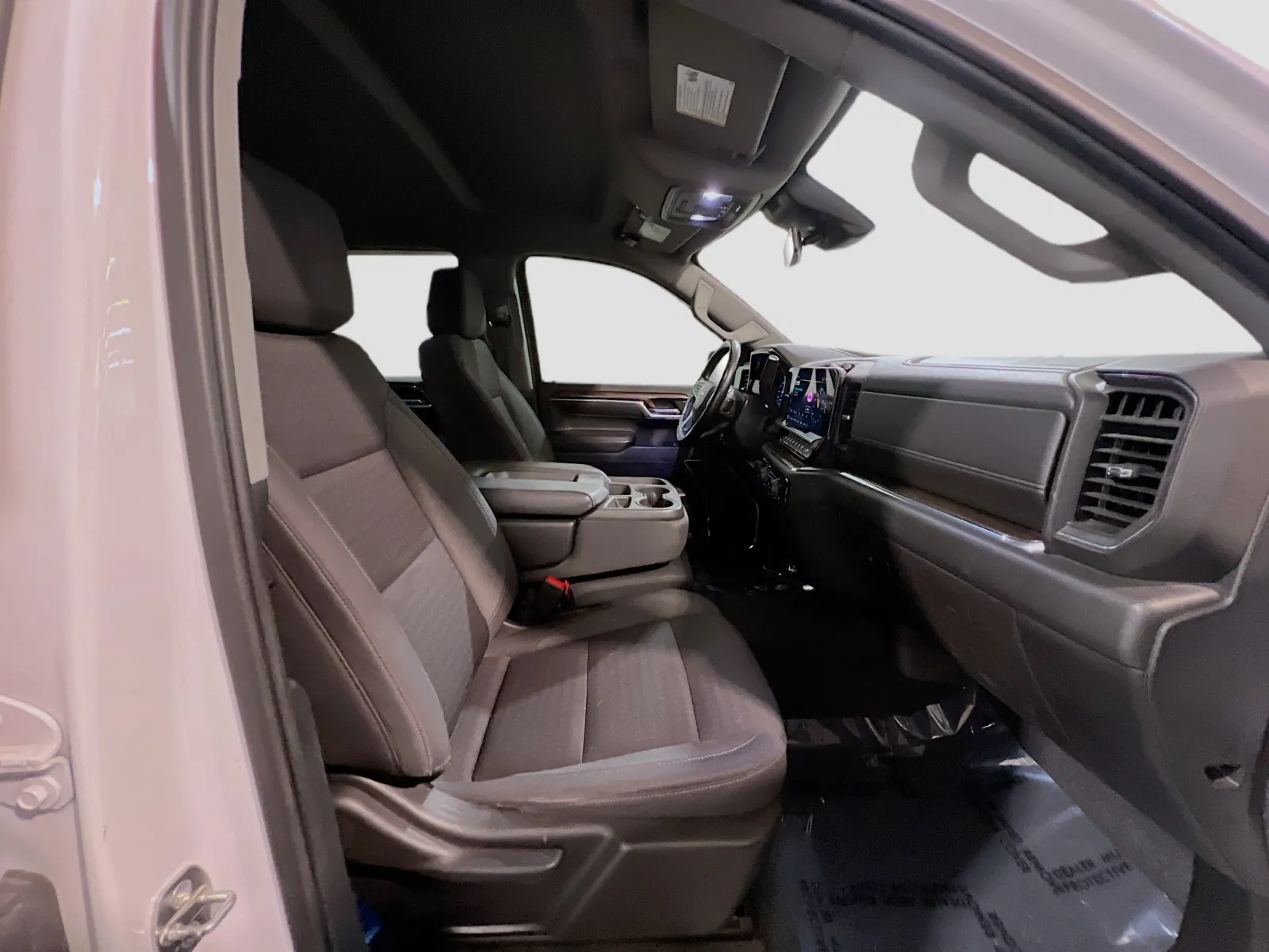 2023 Chevrolet Silverado 1500 LT - Photo 19