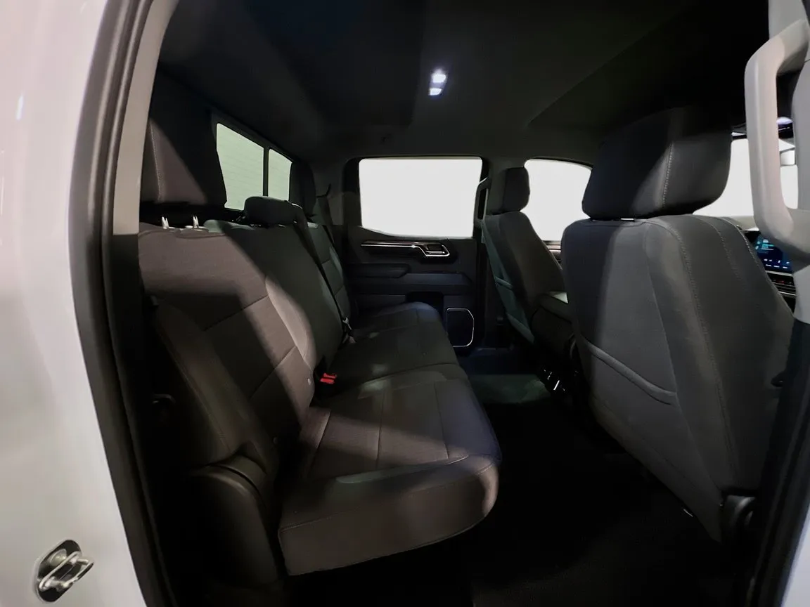 2023 Chevrolet Silverado 1500 LT - Photo 18