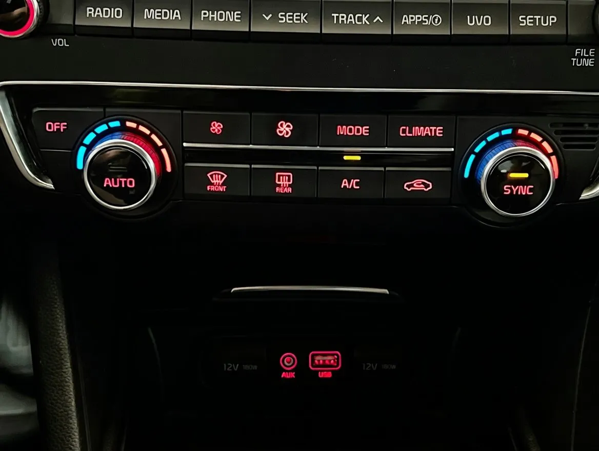 2018 Kia Optima EX - Photo 11