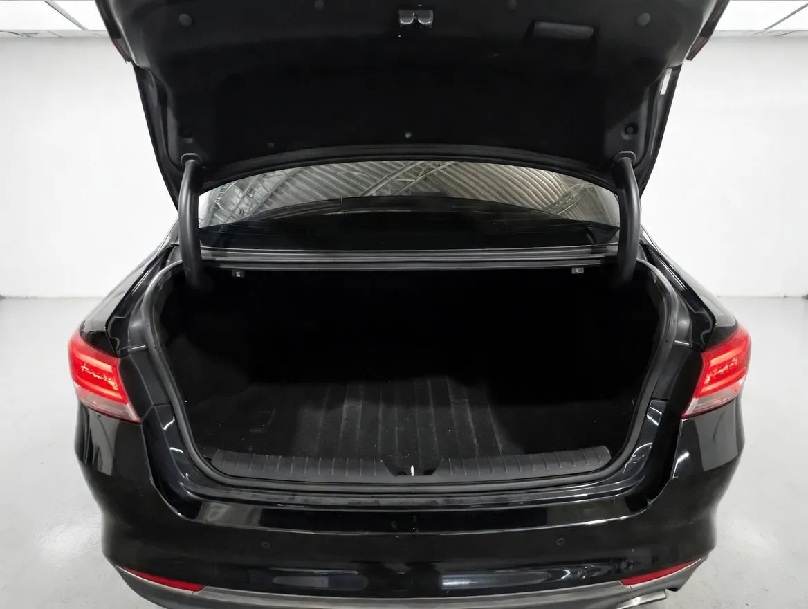 2018 Kia Optima EX - Photo 18