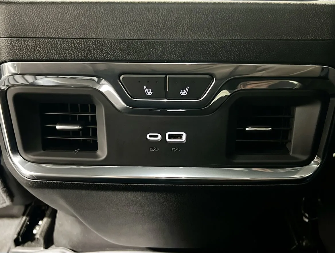 2024 Chevrolet Silverado 3500HD LTZ - Photo 18