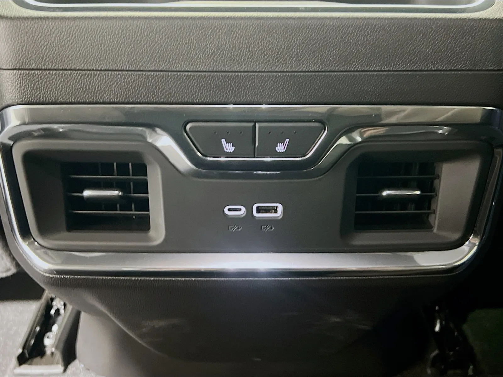 2024 GMC Sierra 1500 SLT - Photo 18