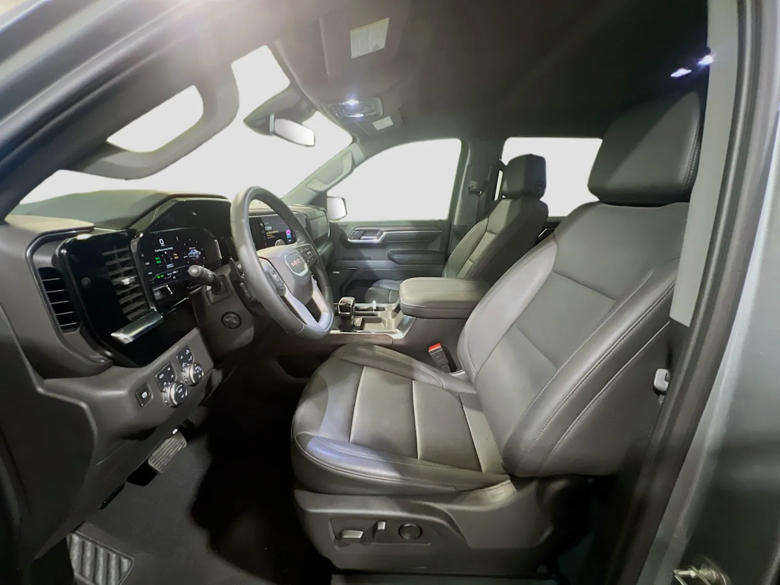 2024 GMC Sierra 1500 SLT - Photo 15