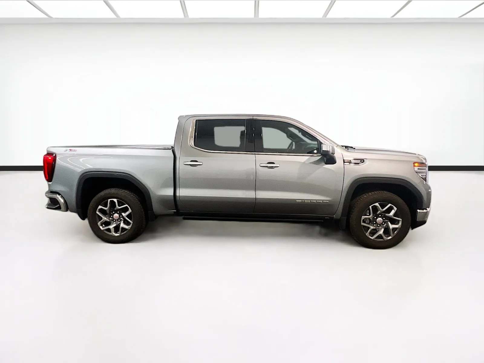 2024 GMC Sierra 1500 SLT - Photo 23