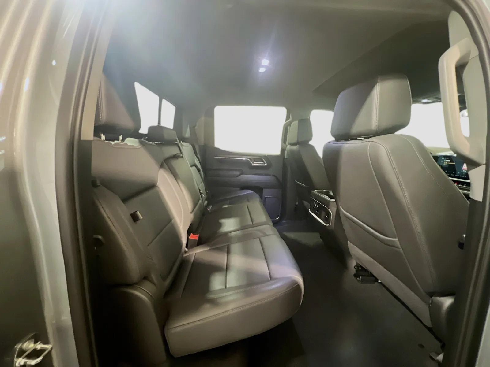 2024 GMC Sierra 1500 SLT - Photo 19
