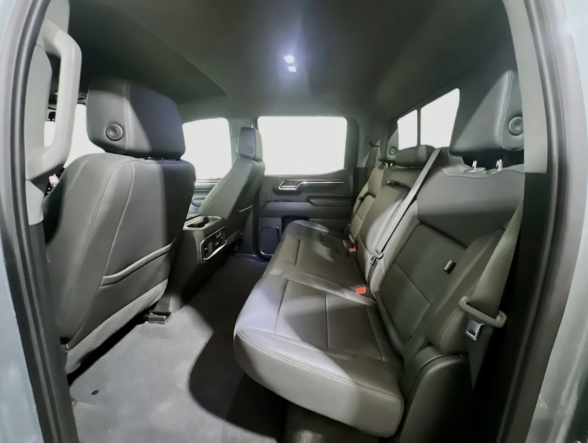 2024 GMC Sierra 1500 SLT - Photo 17