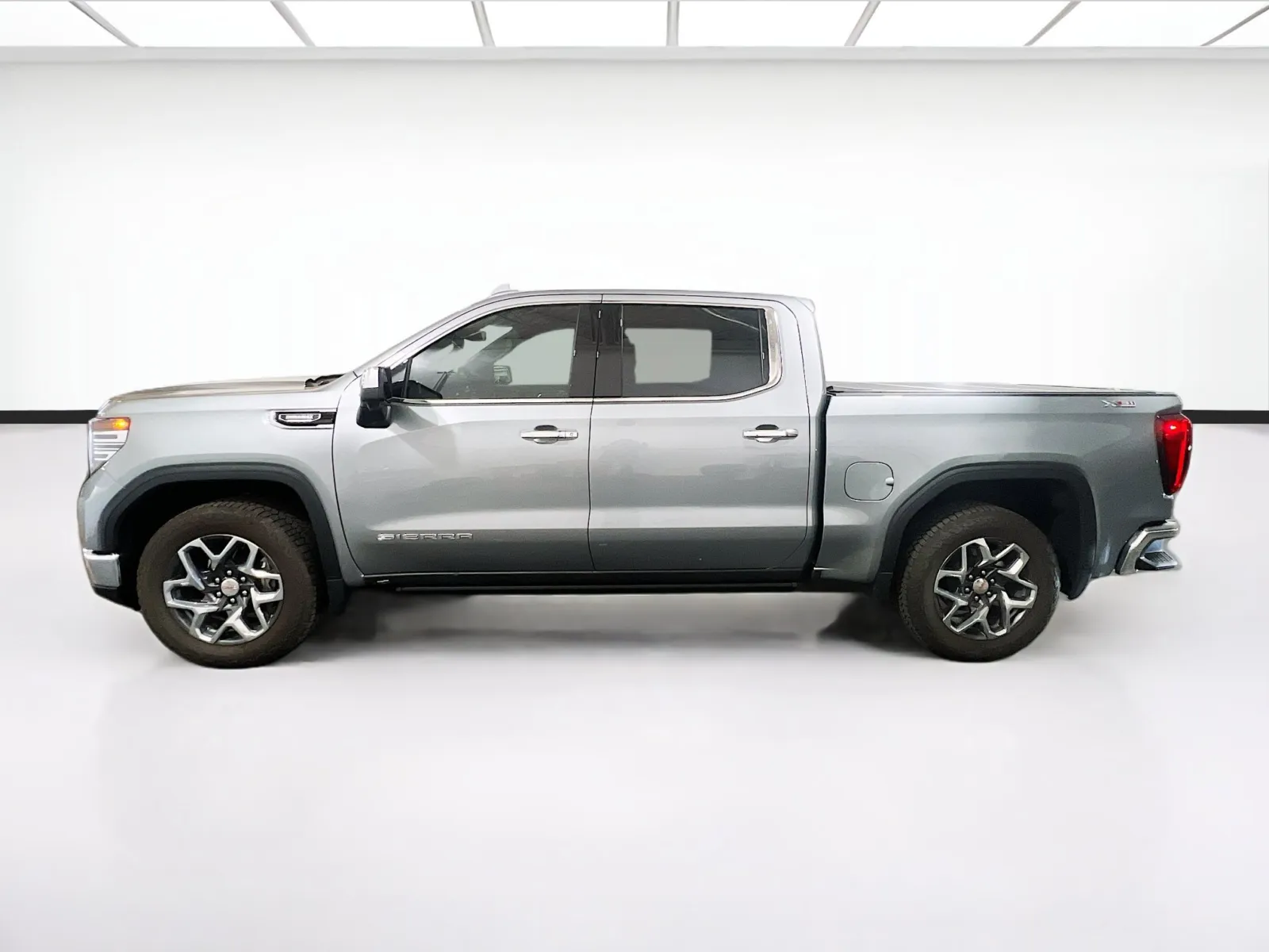 2024 GMC Sierra 1500 SLT - Photo 22