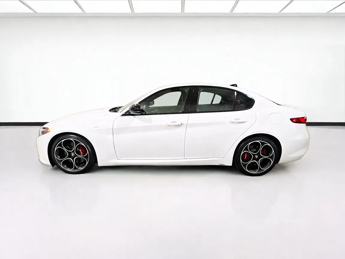 2023 Alfa Romeo Giulia Veloce - Photo 24