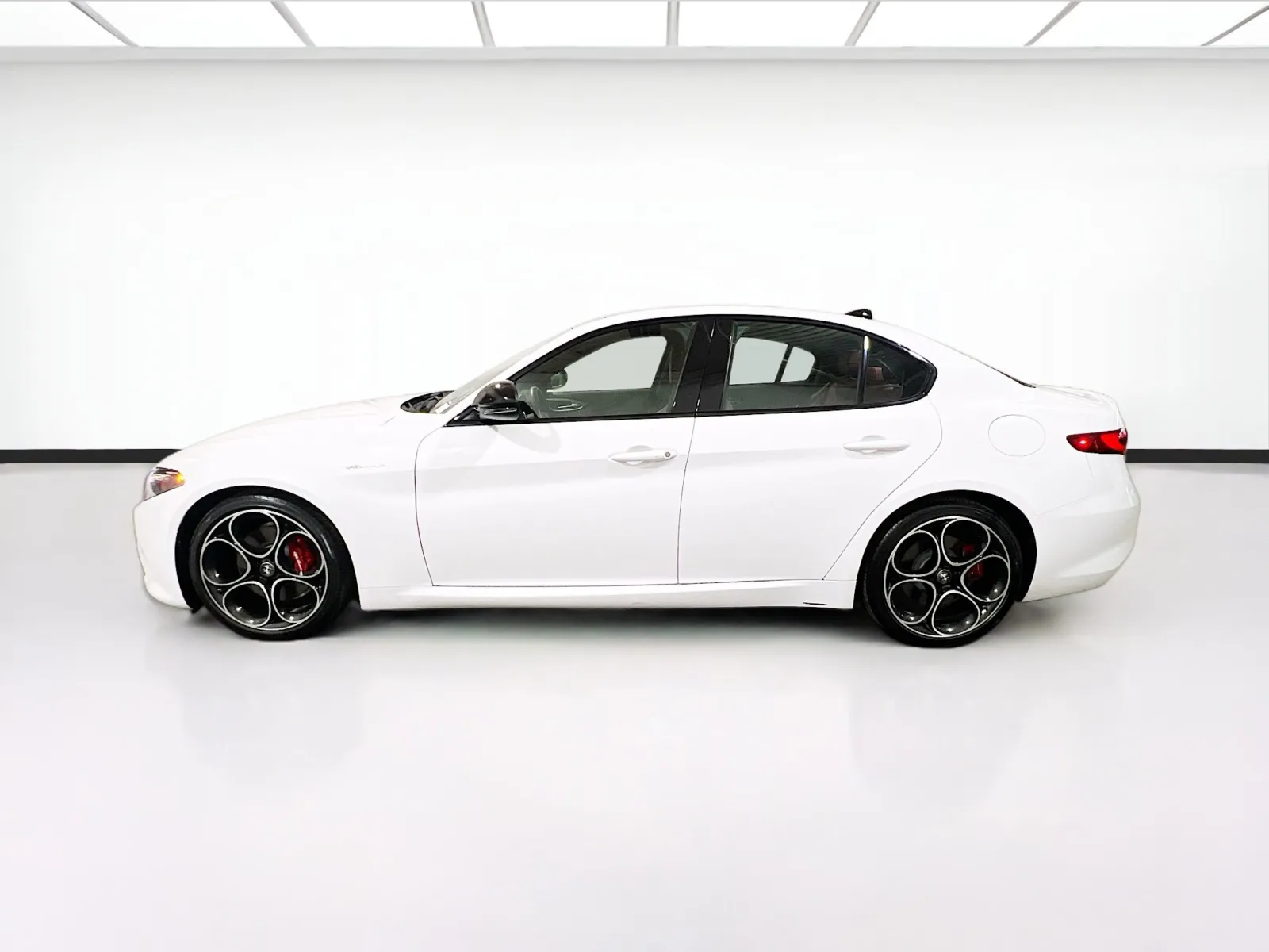 2023 Alfa Romeo Giulia Veloce - Photo 24