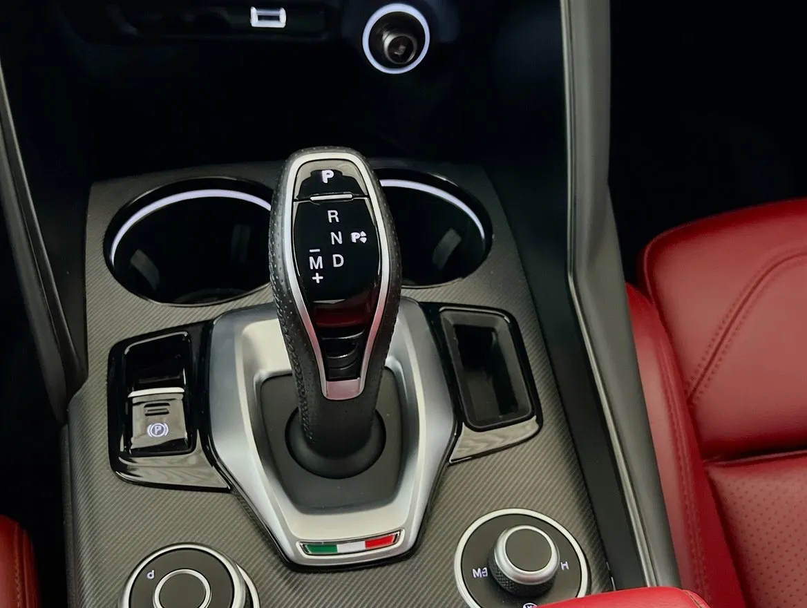 2023 Alfa Romeo Giulia Veloce - Photo 12