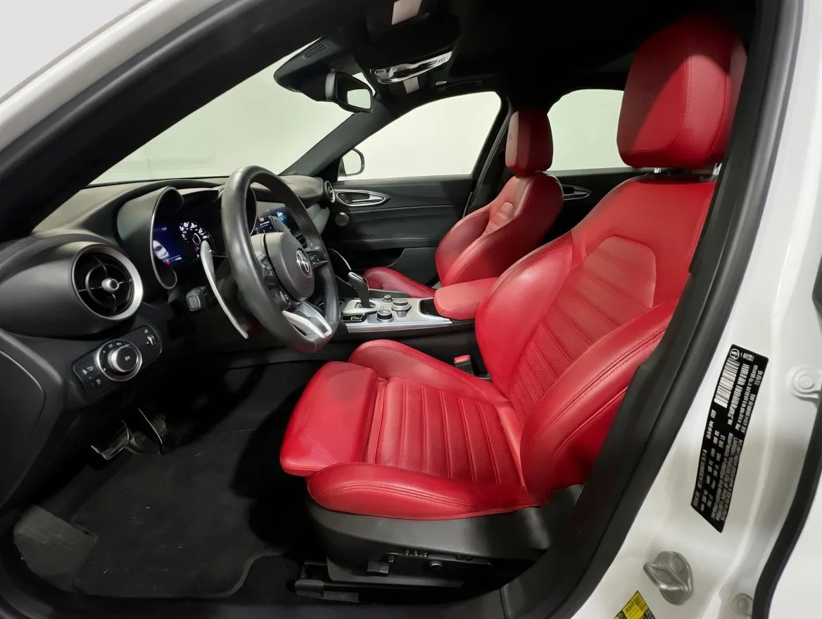 2023 Alfa Romeo Giulia Veloce - Photo 15