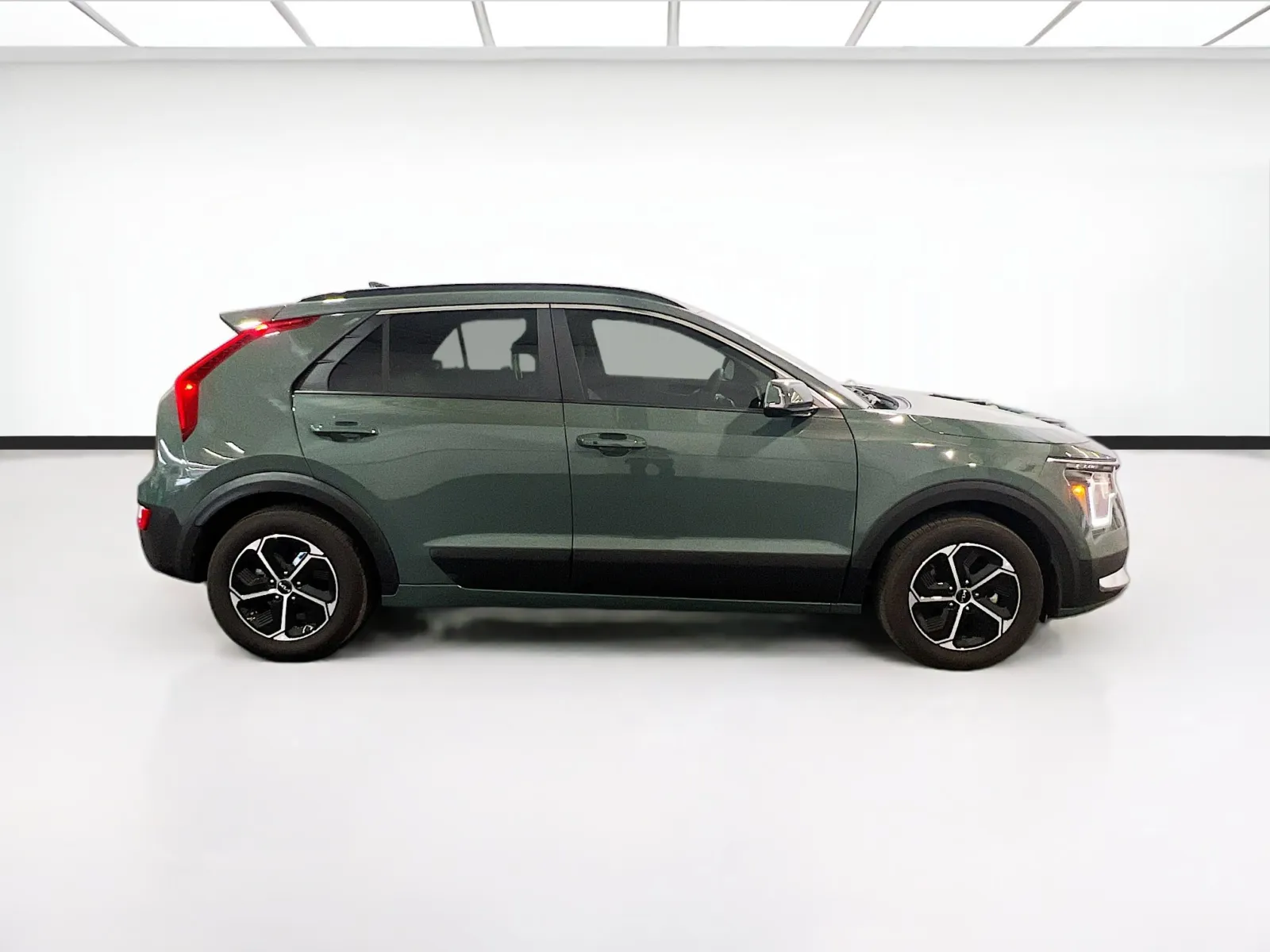 2025 Kia Niro EX - Photo 24