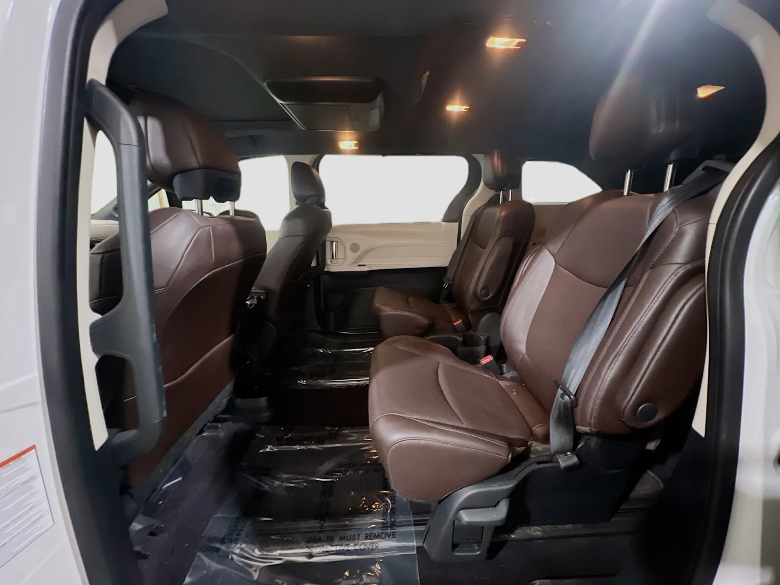 2021 Toyota Sienna Platinum - Photo 19