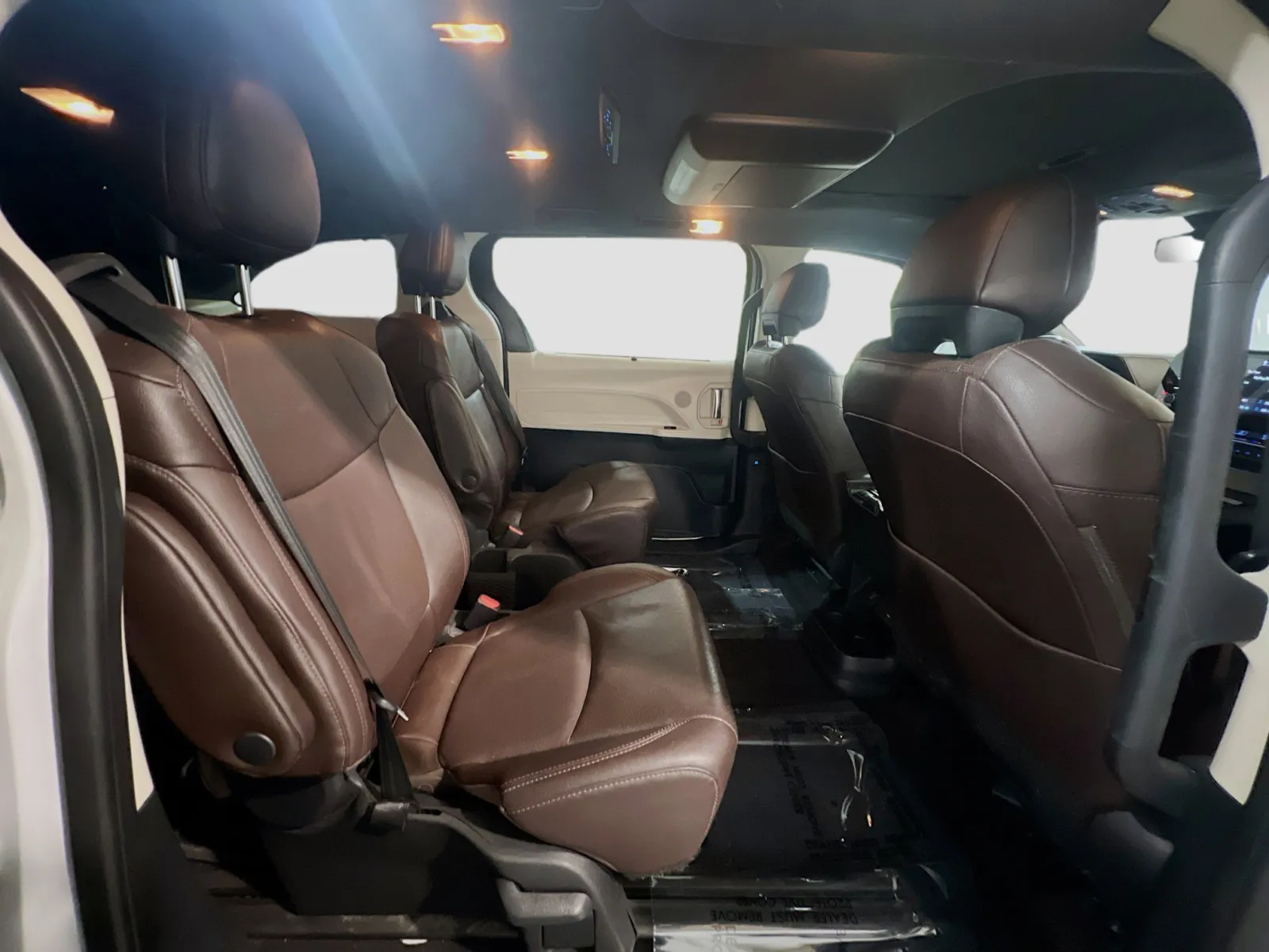 2021 Toyota Sienna Platinum - Photo 23
