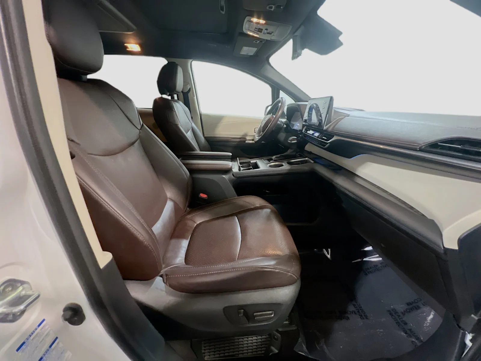 2021 Toyota Sienna Platinum - Photo 24