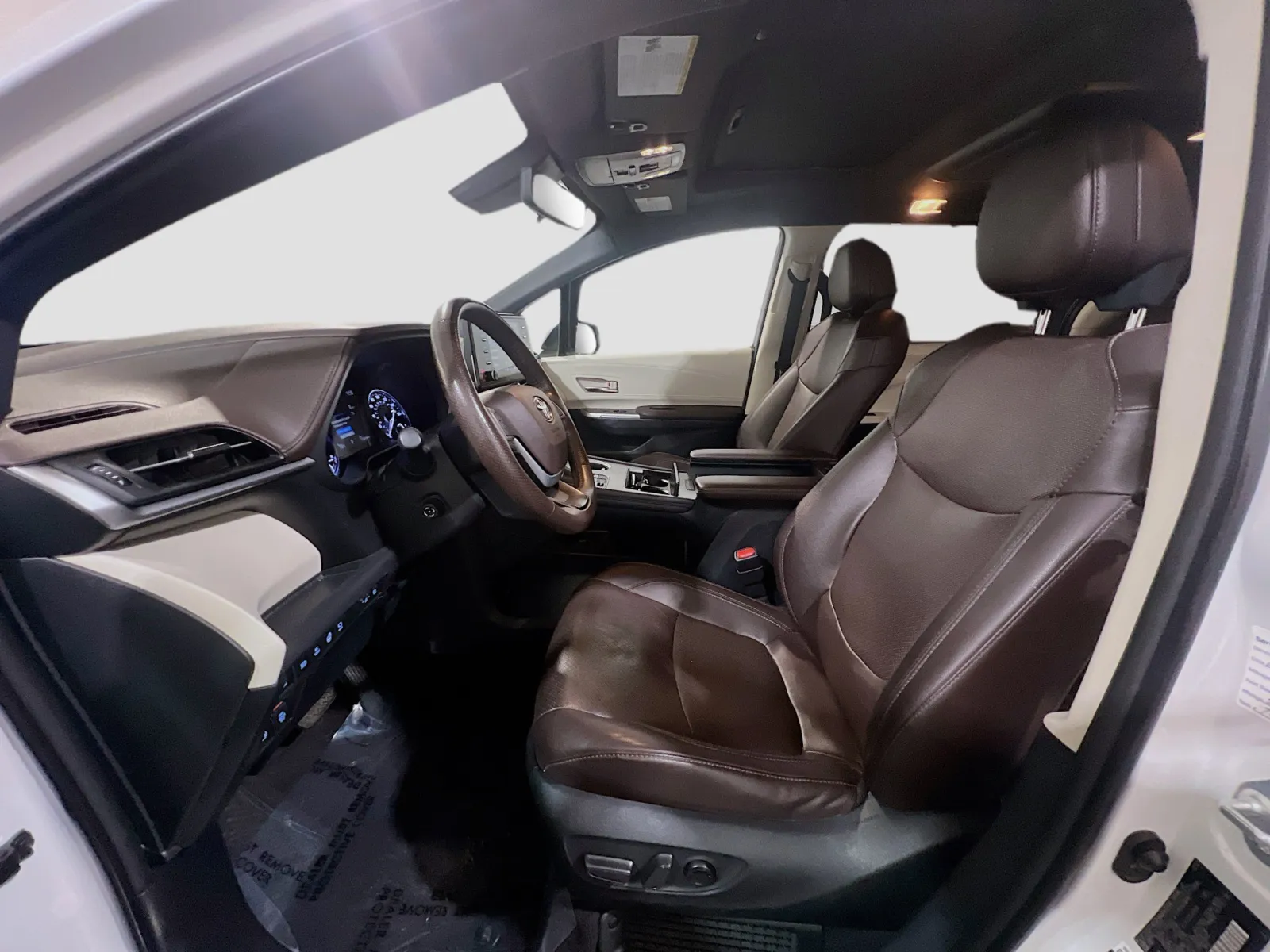 2021 Toyota Sienna Platinum - Photo 16