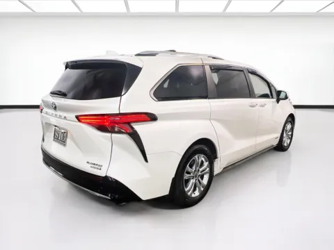 More photos of 2021 Toyota Sienna Platinum at STG Auto Group of Chandler, AZ