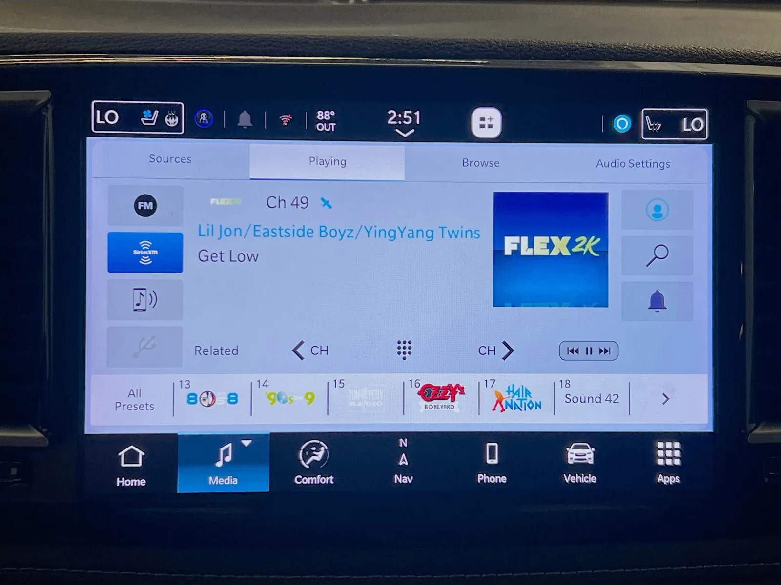 2021 Chrysler Pacifica Hybrid Limited - Photo 11