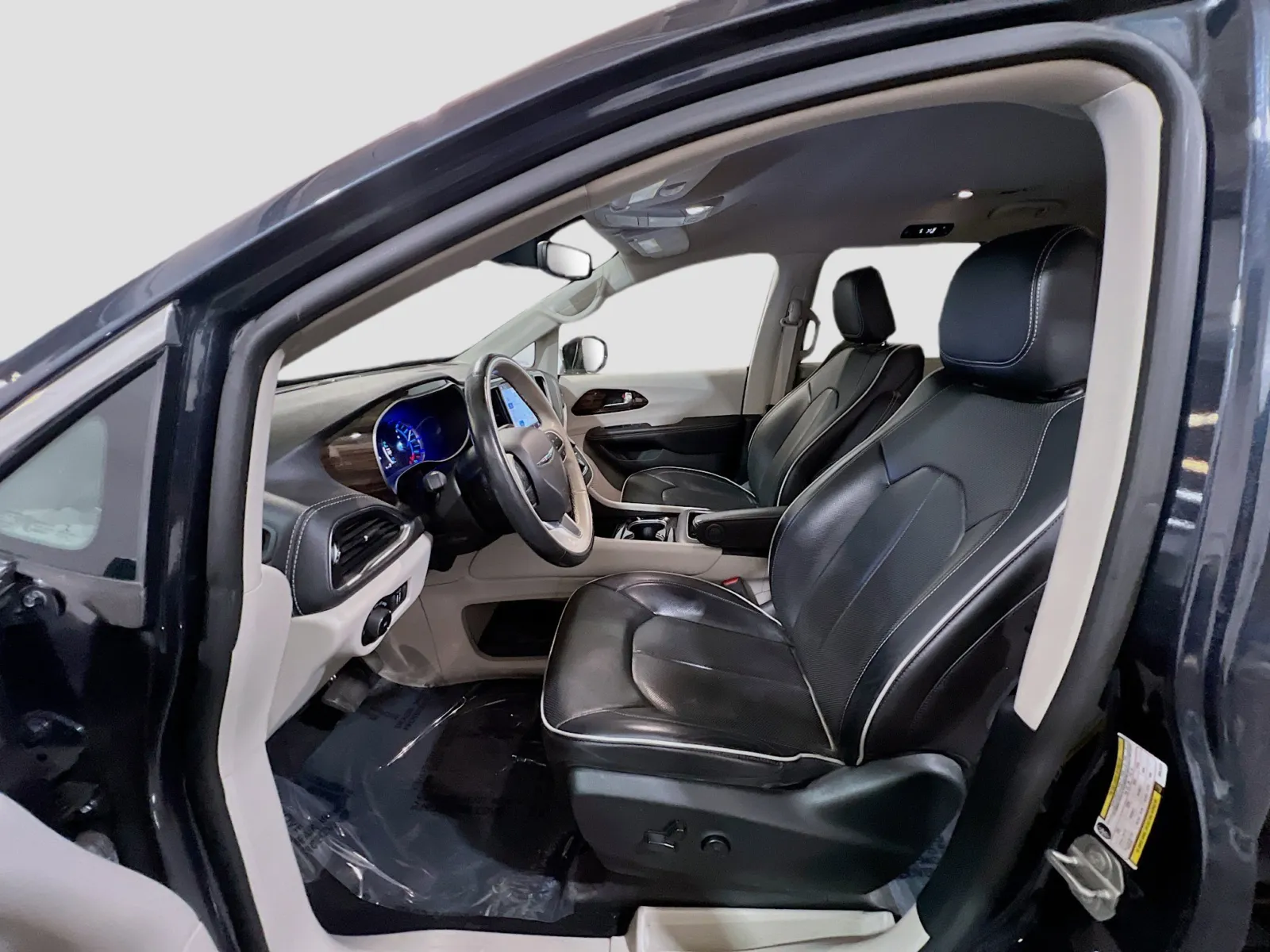 2021 Chrysler Pacifica Hybrid Limited - Photo 16