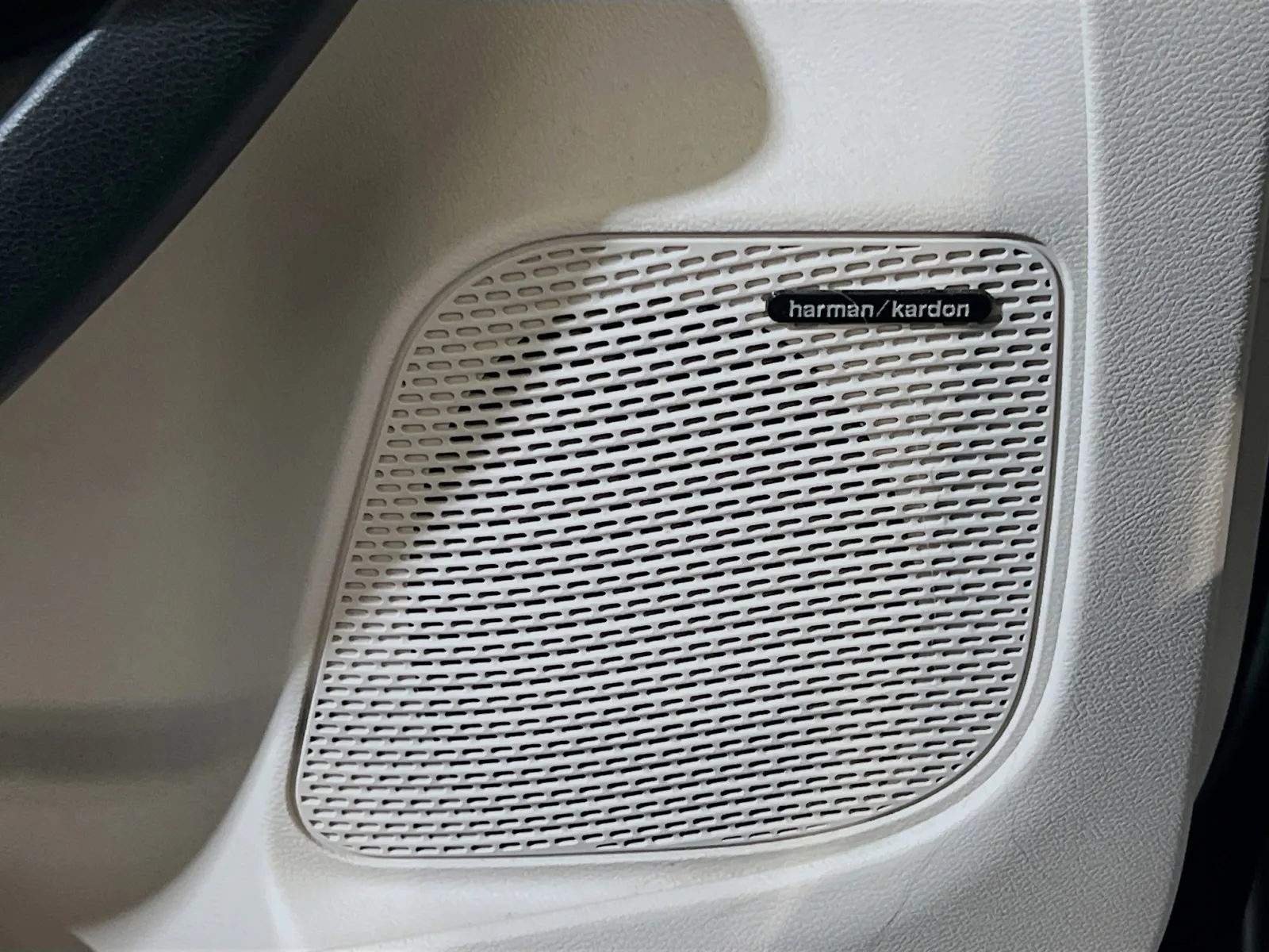2021 Chrysler Pacifica Hybrid Limited - Photo 15