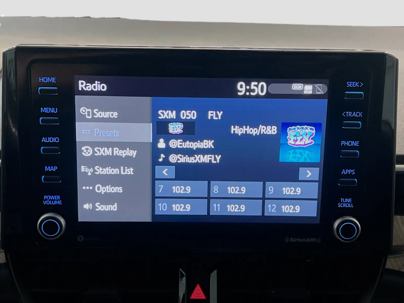 2022 Toyota Corolla LE - Photo 10