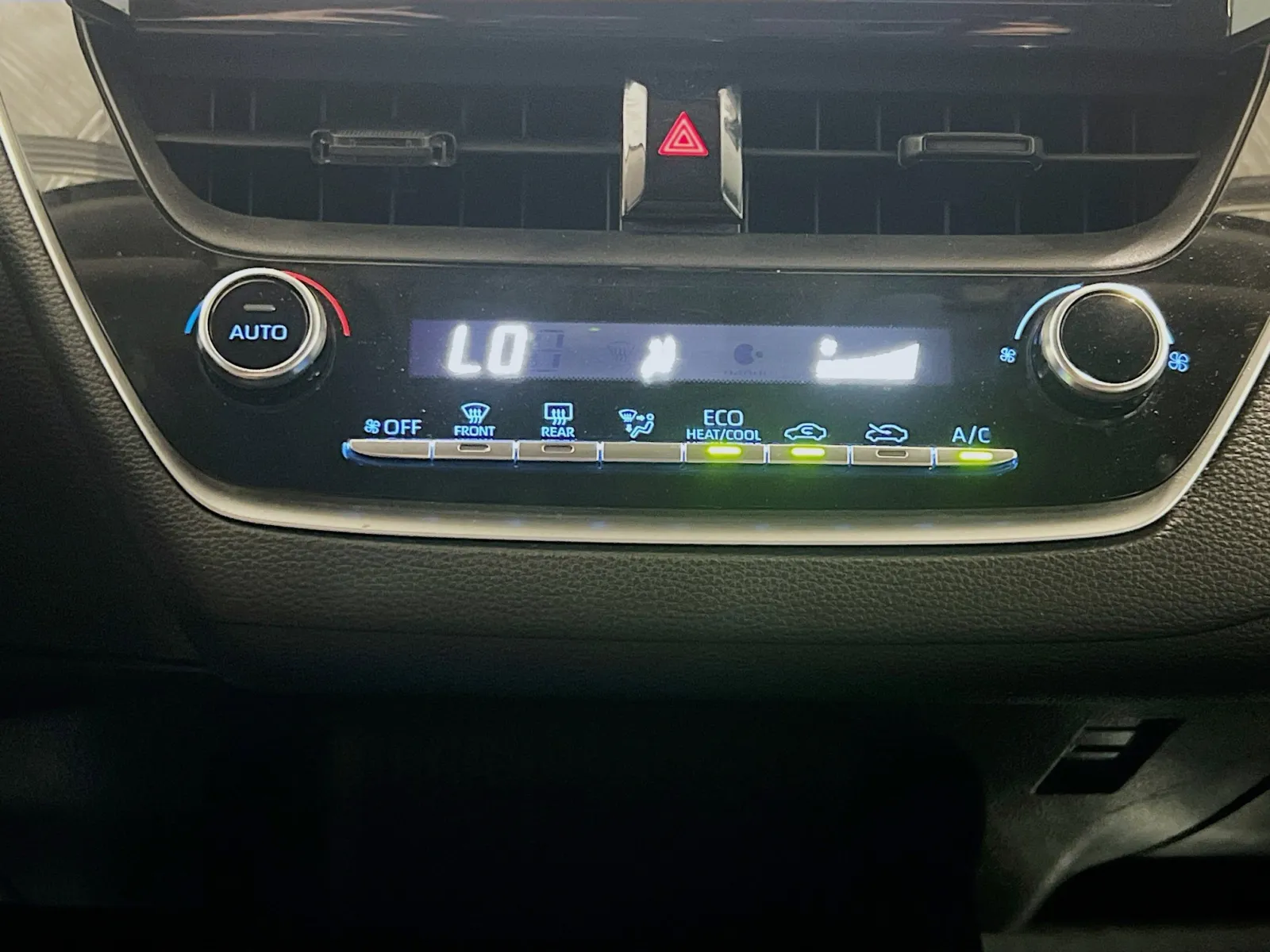 2022 Toyota Corolla LE - Photo 11