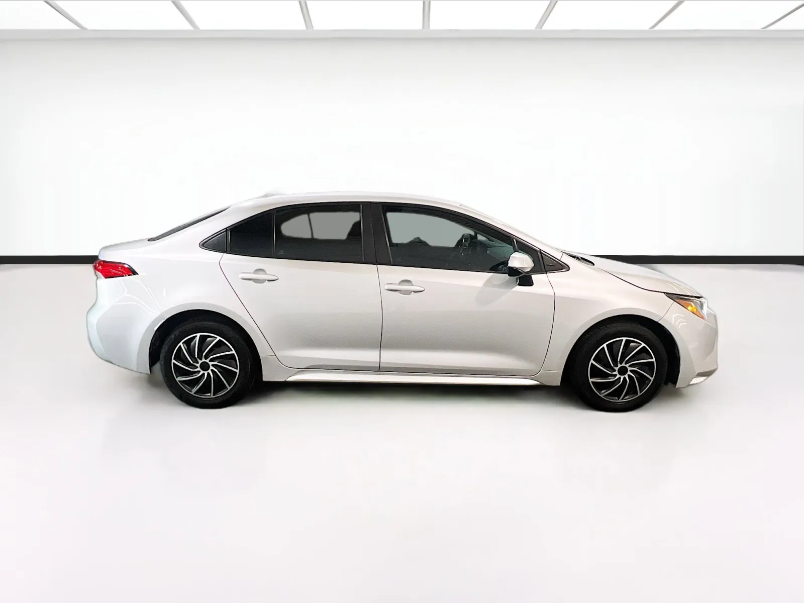 2022 Toyota Corolla LE - Photo 22