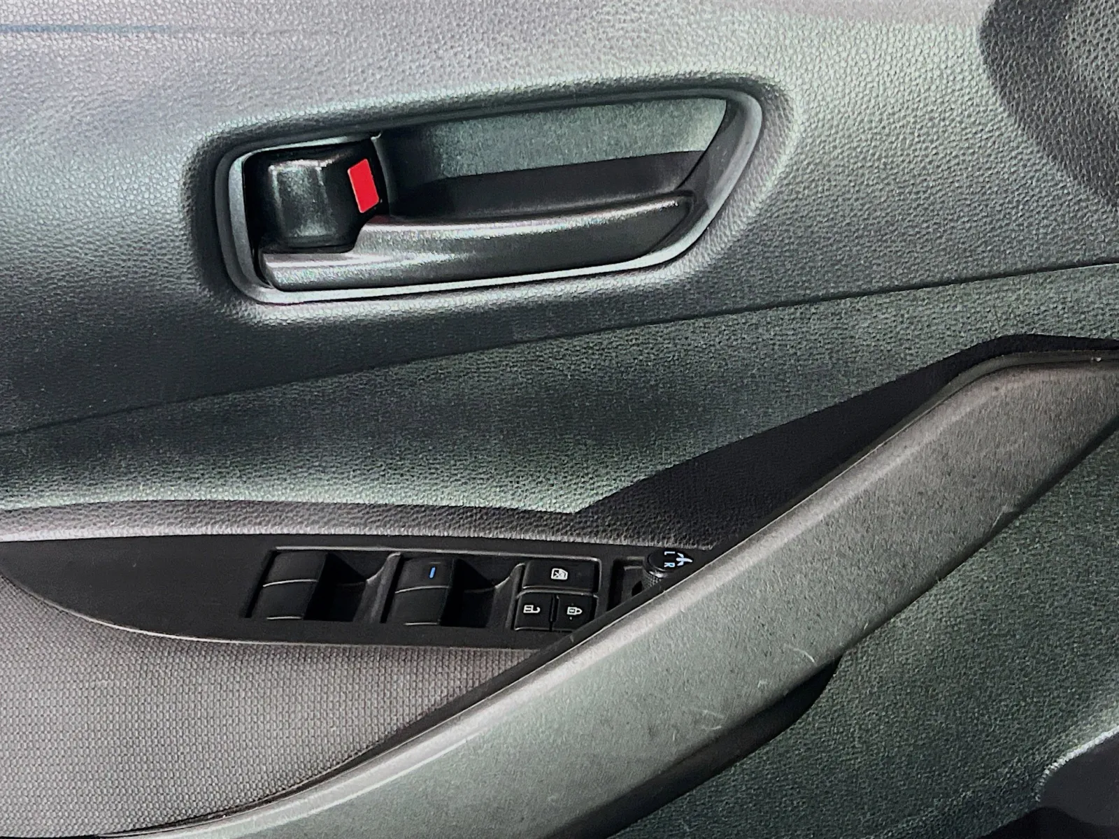 2022 Toyota Corolla LE - Photo 13