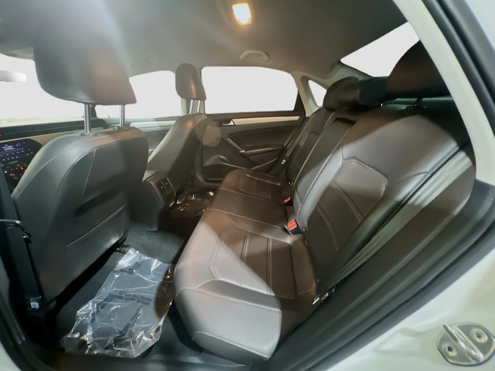 2020 Volkswagen Passat SE - Photo 16