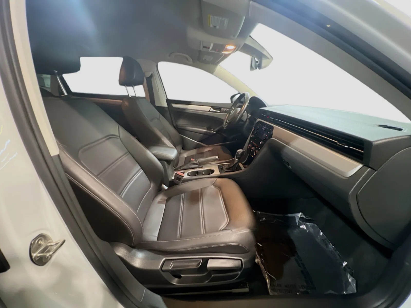 2020 Volkswagen Passat SE - Photo 20