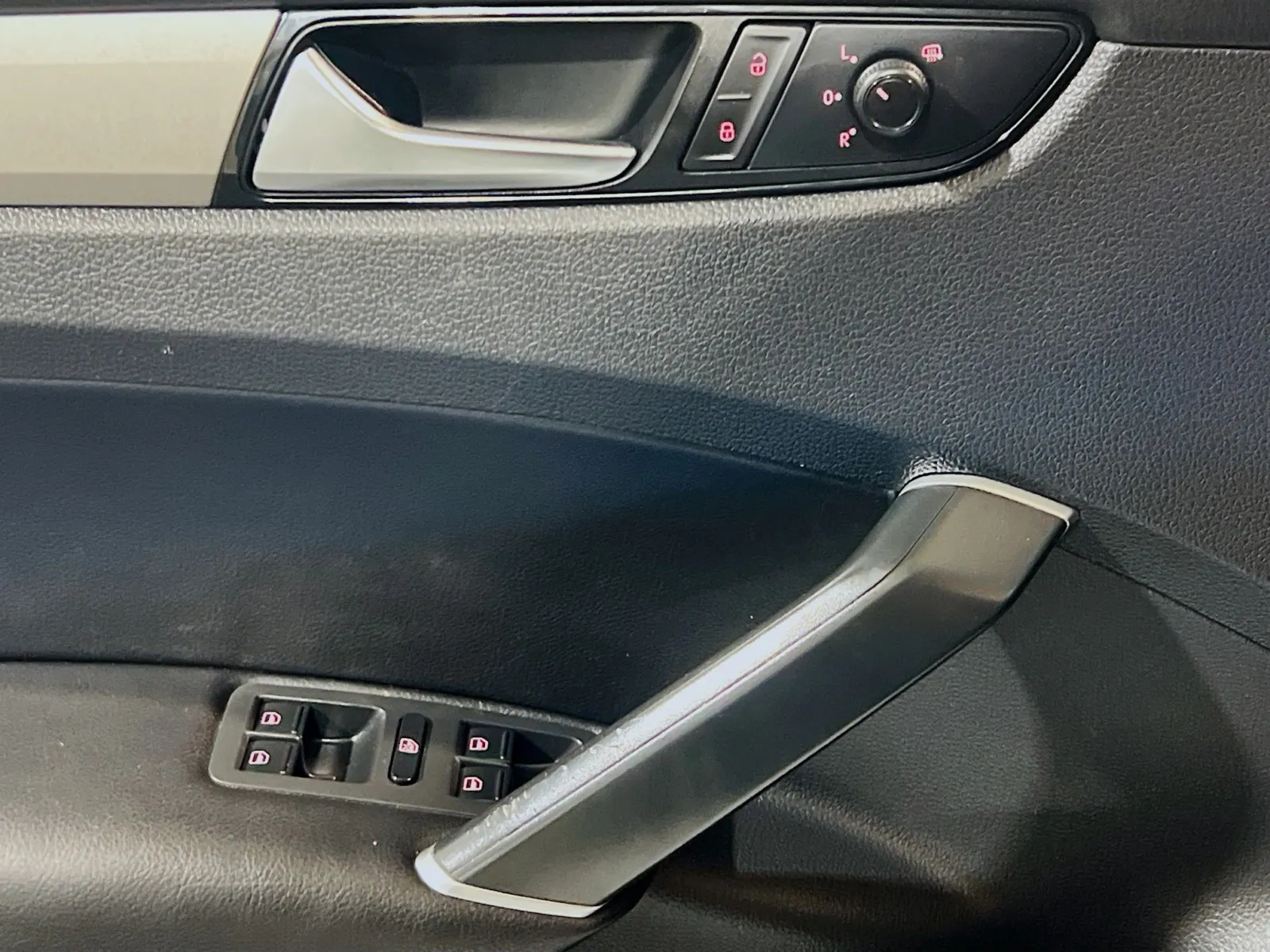 2020 Volkswagen Passat SE - Photo 13